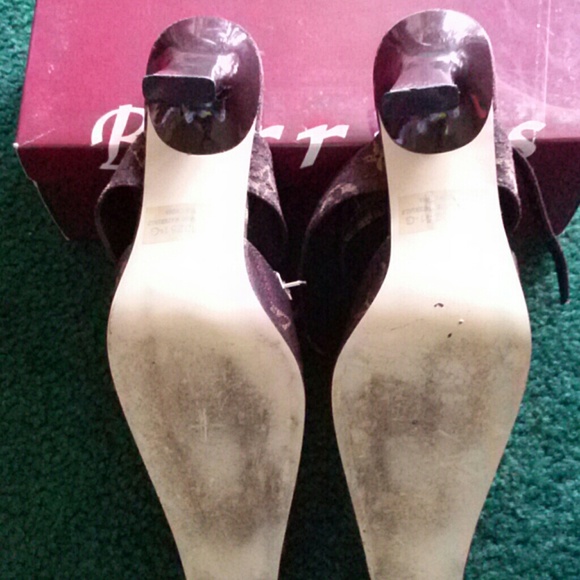 Shoes - Picture 4 of 4